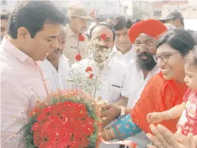  ??  ?? Minister K.T Rama Rao interacts with Karimnagar residents during the foundation stone laying ceremony for the IT Hub at Karimnagar as minister Etala Rajender, local MP B. Vinod Kumar, MLA Gangula Kamalakar and Mayor Ravinder Singh look on.