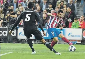  ?? FOTO: SIRVENT ?? Correa busca un centro contra el Real Madrid