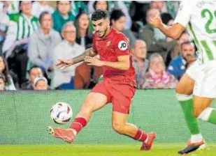  ?? // AFP ?? Isaac Romero, durante el derbi sevillano en el Villamarín