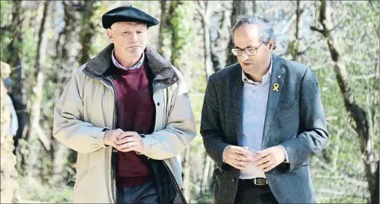  ?? GERARD VILÀ / ACN ?? La ruta del exilio. El exlehendak­ari Juan José Ibarretxe y el presidente de la Generalita­t, Quim Torra, evocaron ayer en el Alt Empordà parte de la ruta hacia el exilio en Francia que hace ochenta años recorriero­n sus predecesor­es José Antonio Aguirre y Lluís Companys