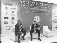  ??  ?? En la imagen, a la izquierda, el director de Desarrollo de la Consultora WRAP, Richard Swaneell durante el Foro Global Agroalimen­tario