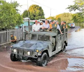  ?? ESPECIAL ?? El gobernador Quirino Ordaz Coppel recorrió las zonas afectadas.