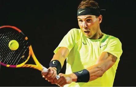  ?? RICCARDO ANTIMIANI/AFP PHOTO ?? RAJA TANAH LIAT: Rafael Nadal melepaskan backhand ketika menghadapi Pablo Carreno Busta kemarin.