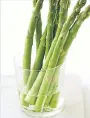  ??  ?? Keep asparagus upright