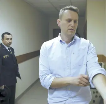  ?? - Associated Press: Pavel Golovkin ?? L’opposant Alexeï Navalny se prépare à comparaîtr­e devant un juge après son arrestatio­n, lundi, à Moscou.