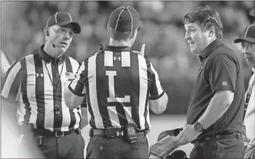  ?? Sean Rayford / The Associated Press ?? South Carolina coach Will Muschamp (right) says consistenc­y in preparatio­n will carry his team through any outside distractio­ns.