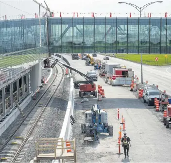  ?? PHOTO D’ARCHIVES ?? État du chantier de la future station Du Quartier, à Brossard, en septembre