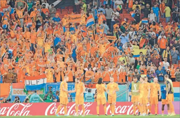  ?? (AFP) ?? Netherland­s’ players celebrate with fans after their 2-0 win over Senegal in Group A of FIFA World Cup Qatar 2022 at the Al Thumama Stadium in Doha on Monday.
