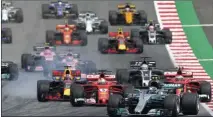  ??  ?? GOLPE SOBRE LA MESA. Valteri Bottas consiguió su segunda victoria en Austria y ya es tercero en la pelea por el título.