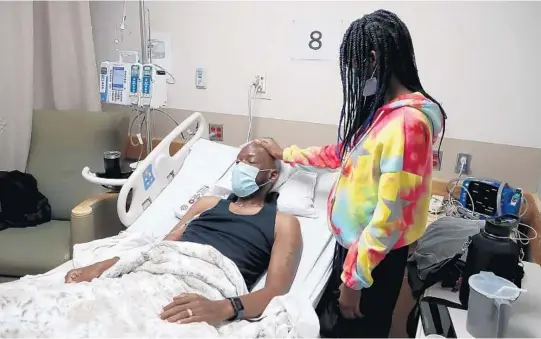  ?? TERRENCE ANTONIO JAMES/CHICAGO TRIBUNE ?? Daughter Aliya Hanks comforts transplant recipient Phillip Hanks as he undergoes an infusion Aug. 13 at a hospital in Indianapol­is.