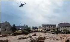  ?? Foto: Wolfram Zummach, dpa ?? Im niederbaye­rischen Simbach am Inn hatte ein Unwetter Anfang Juni besonders hef tig gewütet.