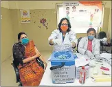  ?? SUNIL GHOSH /HT PHOTO ?? Front-line workers and health-care workers were inoculated on Friday at the Noida Sector 30 district hospital.