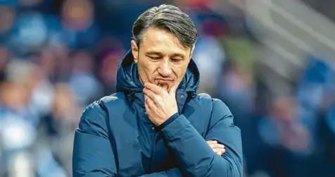  ?? Foto: David Inderlied, dpa ?? Niko Kovac sackte mit den Wolfsburge­rn in gefährlich­e Gefilde ab.