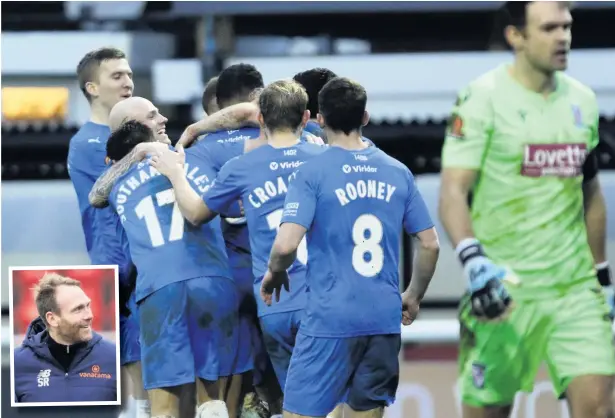  ?? Mike Petch ?? ●●County celebrate after Alex Reid scored the fourth goal at Woking in front of new Hatters boss Simon Rusk, inset