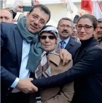  ?? Reuters ?? Ekrem Imamoglu, main opposition Republican People’s Party (CHP) candidate for mayor of Istanbul, poses with his mother Hava Imamoglu and sister in Istanbul on Monday. —