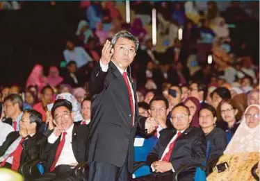  ?? PIC BY NURUL SHAFINA JAMEON ?? The crowd listening attentivel­y to Mohd Hamdi Abdul Shukor as he delivers his inaugural lecture as UKM vice-chancellor.