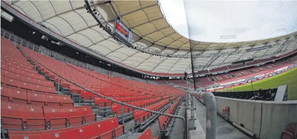  ?? FOTO: ROBIN RUDEL/IMAGO IMAGES ?? Zwar gibt es keinen bundesweit­en Zuschauera­usschluss, Baden-Württember­g will dennoch Geisterspi­ele durchsetze­n. Auch die Mercedes Benz-Arena in Stuttgart bleibt wohl vorerst leer.
