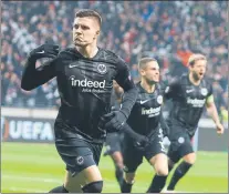  ??  ?? Luka Jovic (Eintracht, 20 años) ‘Pichichi’ junto a Alcácer (10) FOTO: AP