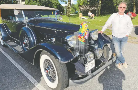  ?? PHOTOS: ALYN EDWARDS ?? Fred Bonin displays the magnificen­t 1933 Packard Phaeton he drove in the Cars4Covid parade.