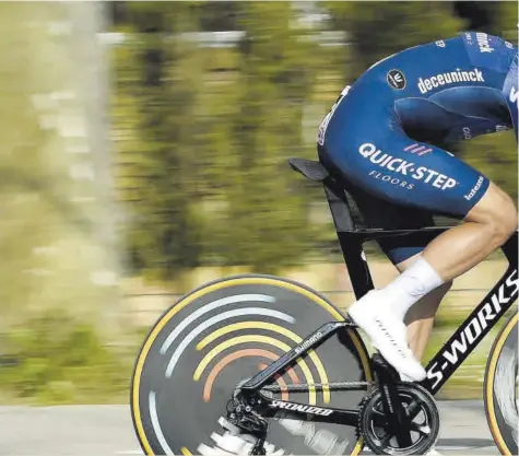  ??  ?? Joao Almeida es el nuevo líder de la Volta tras firmar el tercer puesto en la contrarrel­oj celebrada en Banyoles. El ciclista del Quick Step, de la generación de el 98, sigue fuerte como ya mostró en el Giro