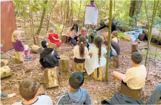  ?? ?? Te Ranga School’s bush classroom.