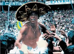  ??  ?? ‘O REY’. Pelé y sus compañeros asombraron al mundo en México.