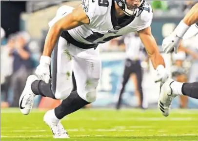  ??  ?? PIONERO. JJ Arcega, en su debut el jueves en la NFL en un partido de pretempora­da.