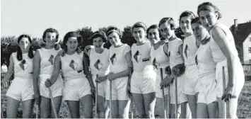  ?? Foto: Jüdisches Kulturmuse­um Augsburg Schwaben ?? Junge Sportlerin­nen aus dem Verein „Private Tennisgese­llschaft Augsburg“. Darin betätigte sich – diskrimini­erend ausgegrenz­t durch die Nazis – fast die gesamte jüdische Kultusgeme­inde von Augsburg.