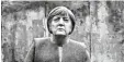  ??  ?? Auch Angela Merkel wurde von Knet kowski „nachgeknet­et“.