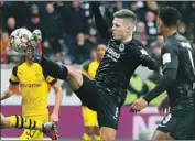  ?? Ronald Wittek EPA/Shuttersto­ck ?? FRANKFURT’S Luka Jovic scores the tying goal on Saturday against Dortmund in Frankfurt, Germany.