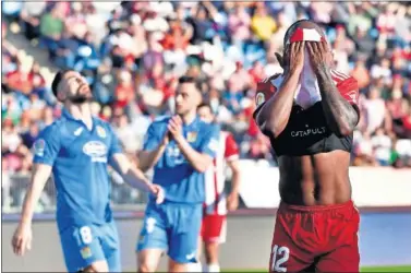  ??  ?? Jonathan, del Almería, se lamenta tras una ocasión fallada del equipo indálico.