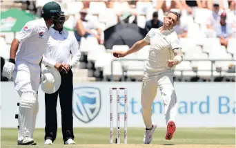  ?? | RYAN WILKISKY Backpagepi­x ?? DALE Steyn of South Africa bowls on Day 1 of the second Test against Pakistan at Newlands.