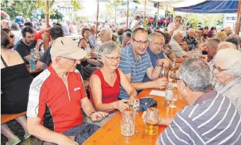  ?? FOTO: PRIVAT ?? Im Egelfinger Biergarten geht es gemütlich zu – Blasmusike­r werden auftreten.