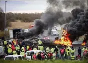  ?? (Photo AFP) ?? Les ports du Havre et de Rouen bloqués : plus un navire dans les méandres de la Seine.