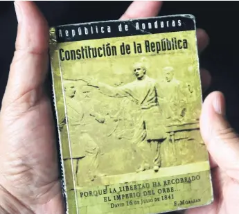  ??  ?? FALLOS. La Constituci­ón ha sido centro de críticas por falta de vías de solución de conflictos.