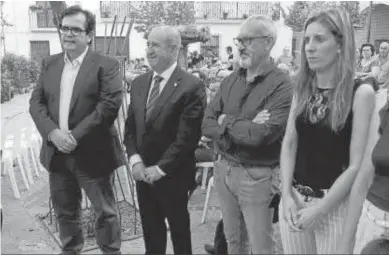  ?? DIARIO DE ALMERÍA ?? Antonio Jesús Rodríguez junto al alcalde de Abrucena, Antonio Torres en la inauguraci­ón del Festival de Bandas.