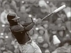  ?? Nam Y. Huh / AP ?? Atlanta’s Ozzie Albies breaks his bat as he hits a one-run double against the Chicago Cubs during the second inning of Saturday’s game in Chicago.