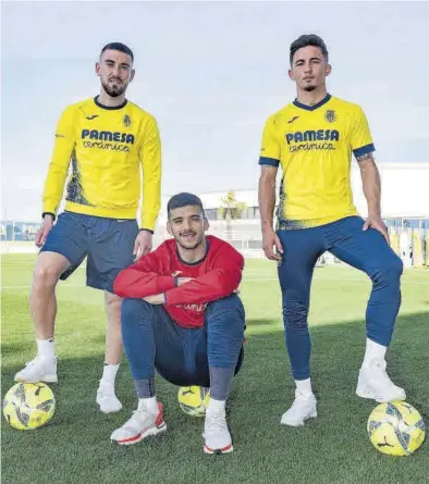  ??  ?? Moi Gómez, Rulli y Yeremi Pino, al igual que el resto de jugadores del Villarreal, sueñan con la Copa. ((
aspirando a lo máximo. Podemos ganar la Copa, ¿por qué no intentarlo?», remarcaba el argentino.
VILLARREAL CF