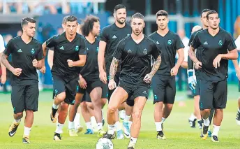  ?? FOTO: AFP ?? Zidane tiene altas expectativ­as en su equipo y en cristiano Ronaldo, quien podría ser decisivo esta tarde en la final.