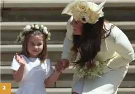  ?? FOTO: LEHTIKUVA / AFP PHOTO / JANE BARLOW ?? 2 Prinsessan Charlotte, här med mamma Catherine, vinkar redan vant.
2