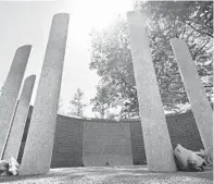  ?? ULYSSES MUÑOZ/BALTIMORE SUN ?? The Guardians of the First Amendment Memorial, with its five columns representi­ng the Capital Gazette journalist­s killed three years ago, was dedicated last month. The pillars honor Wendi Winters, Rob Hiaasen, Gerald Fischman, John McNamara and Rebecca Smith.