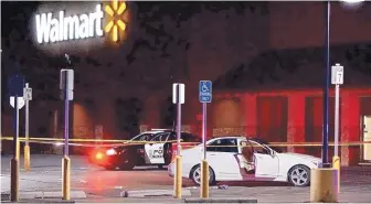  ?? ADOLPHE PIERRE-LOUIS/JOURNAL ?? APD investigat­es a shooting near Walmart on the West Side on Thursday night.