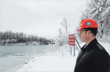  ?? ALLAN BENNER THE ST. CATHARINES STANDARD ?? Ontario Power Generation project manager Mark Armstrong looks across the power canal, where it meets the Welland River in Niagara Falls.