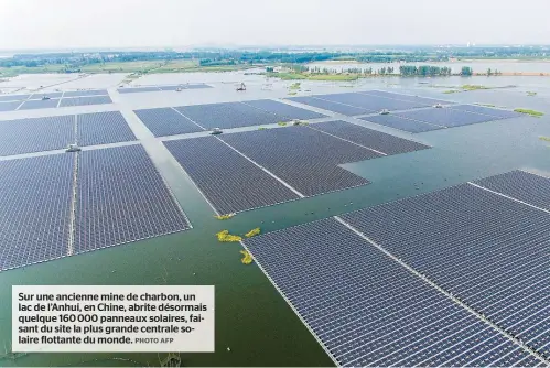  ??  ?? Sur une ancienne mine de charbon, un lac de l’Anhui, en Chine, abrite désormais quelque 160 000 panneaux solaires, faisant du site la plus grande centrale solaire flottante du monde.