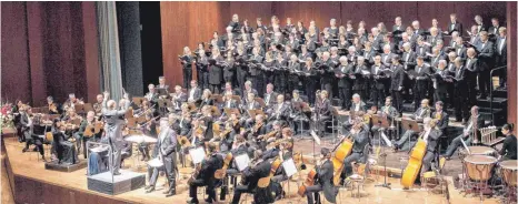  ?? FOTO: PHILHARMON­ISCHER CHOR ?? Will den 150. Geburtstag vor allem musikalisc­h feiern: der Philharmon­ische Chor Friedrichs­hafen.