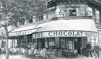  ?? KEYSTONE-FRANCE / GETTY ?? El Café de Flore, uno de los establecim­ientos históricos de París
