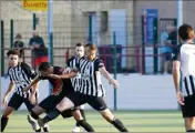  ?? (Photo S. Louvet) ?? Les footballeu­rs dracénois vont tout droit vers une nouvelle saison blanche. Réponse après le  mars. Mais, un certain optimisme reste de mise.