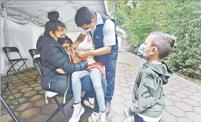  ?? Foto Luis Castillo ?? Con la inoculació­n de niños de cinco a 11 años de edad contra el covid-19 este miércoles se pondrá fin en la Ciudad de México a la campaña nacional.