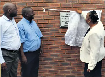  ?? Muzi Zincume ?? City of uMhlathuze Deputy Mayor Silondile Mkhize officially opens the Empangeni Lot 63 Taxi Rank. With her (left) are Chairperso­n of the Transport Portfolio Committee Muzi Mpungose and Chairperso­n of the Ubunye Taxi Region Sibusiso Nzuza