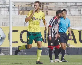  ??  ?? Marco Baixinho garantiu três pontos na Póvoa de Varzim